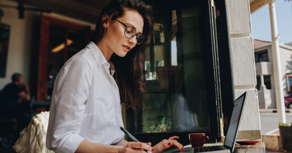 banner woman on laptop in coffee shop